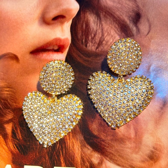🌟 Gold Tone Rhinestone Heart Earrings - Picture 5 of 6